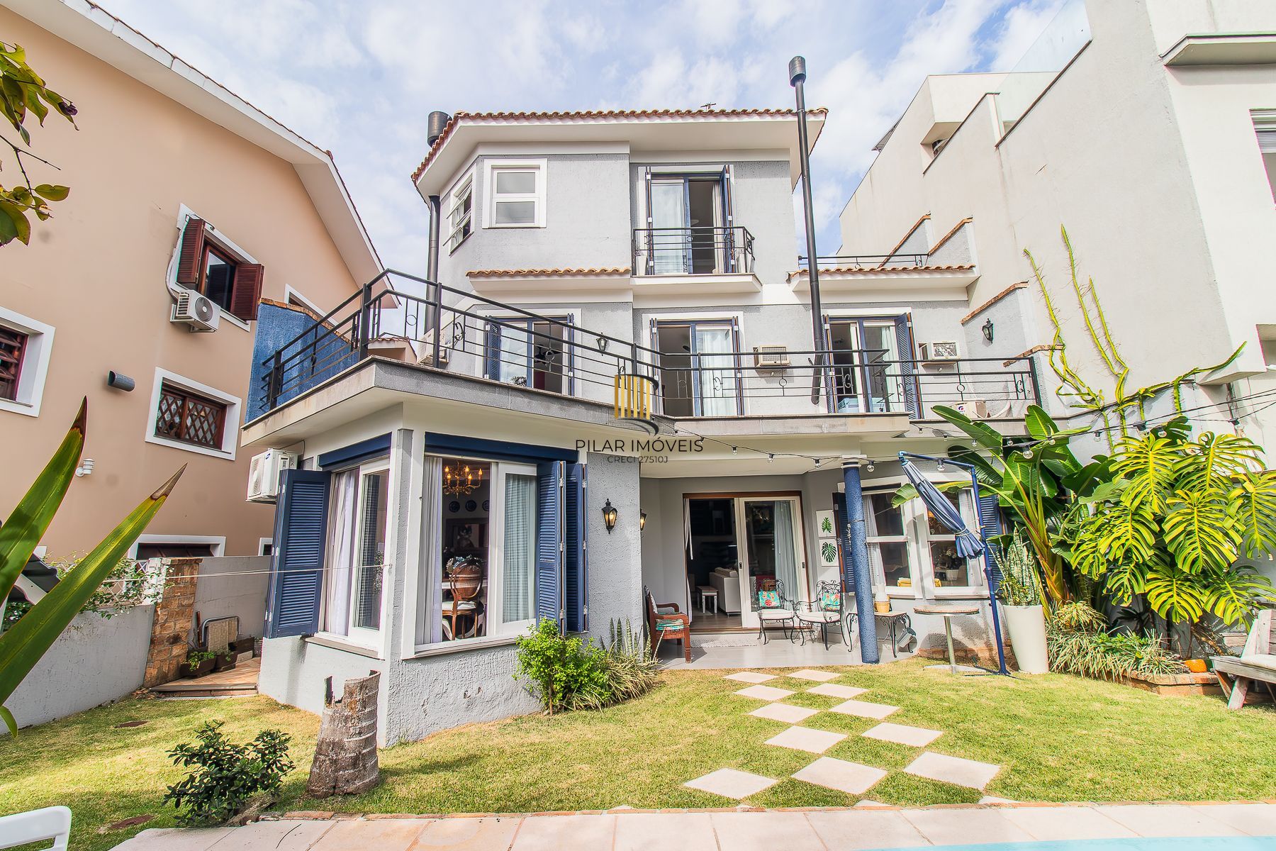 CASA DE 4 DORMITÓRIOS EM CONDOMÍNIO - 320 m² - 4 VAGAS DE GARAGEM