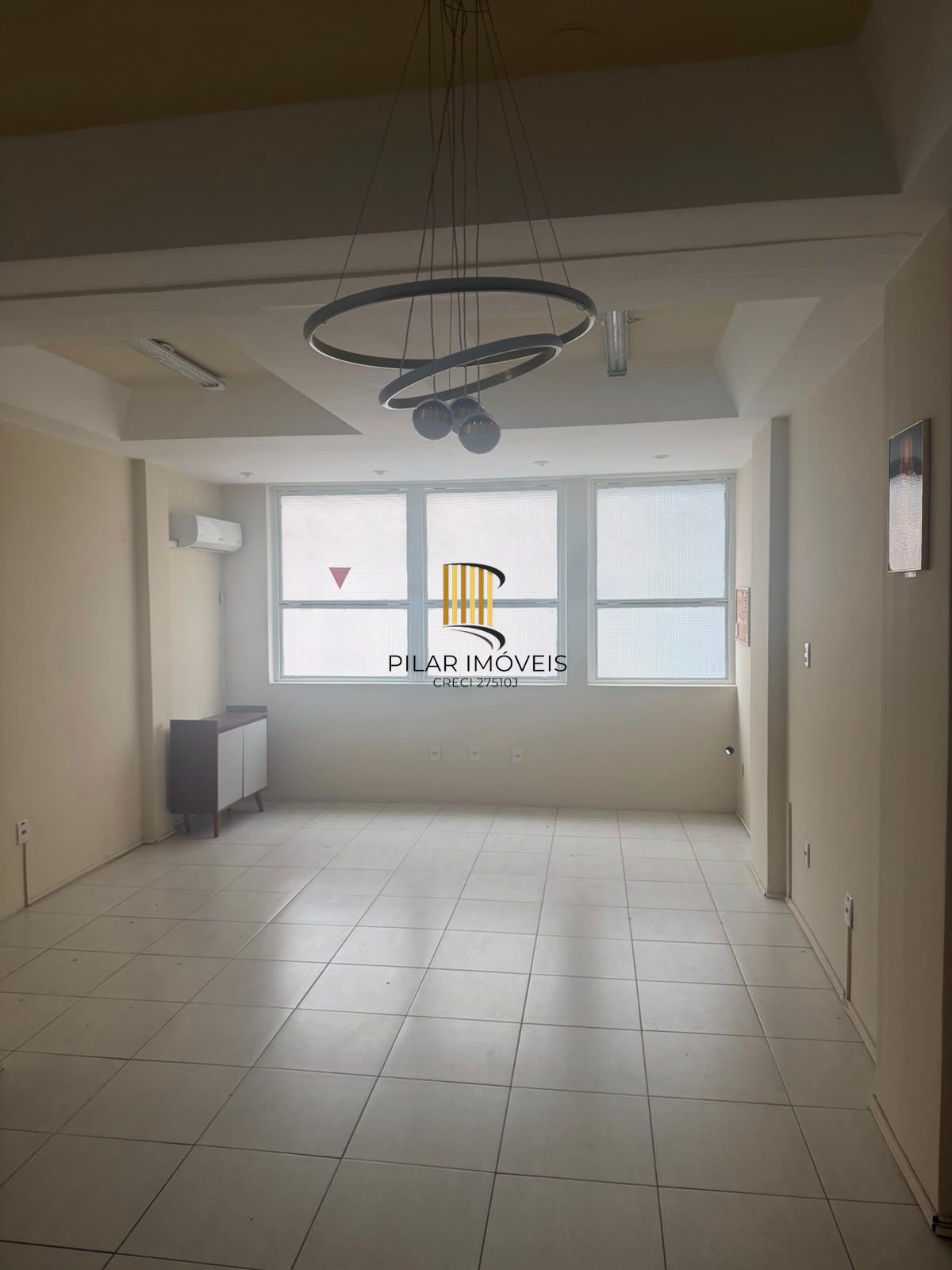 Excelente oportunidade sala comercial rua DR. flores , 0 dormitório