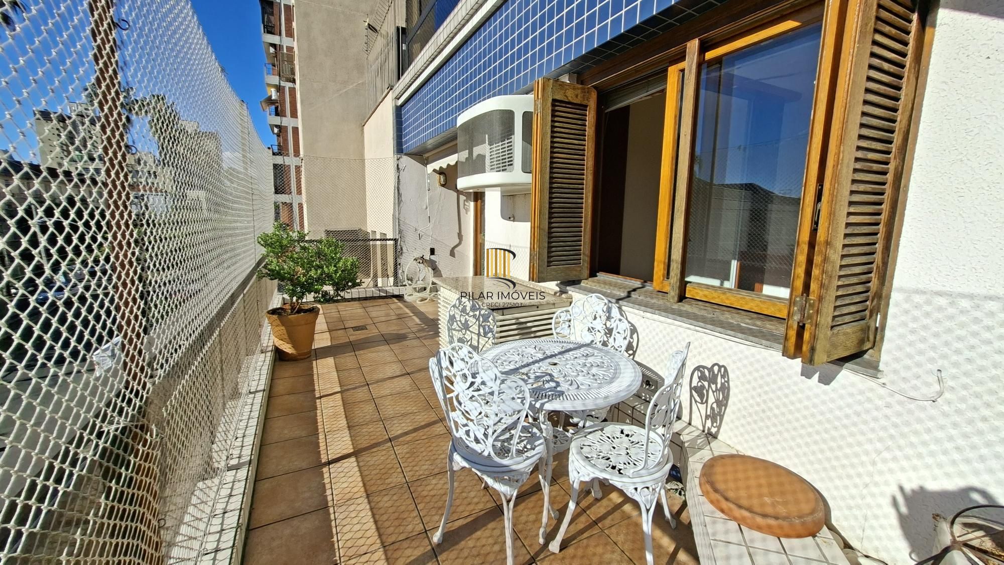 Apartamento 108,72 m² privativos,2 dormitórios, 1 suite, sacada,  garden e churrasqueira, 1 vaga coberta.