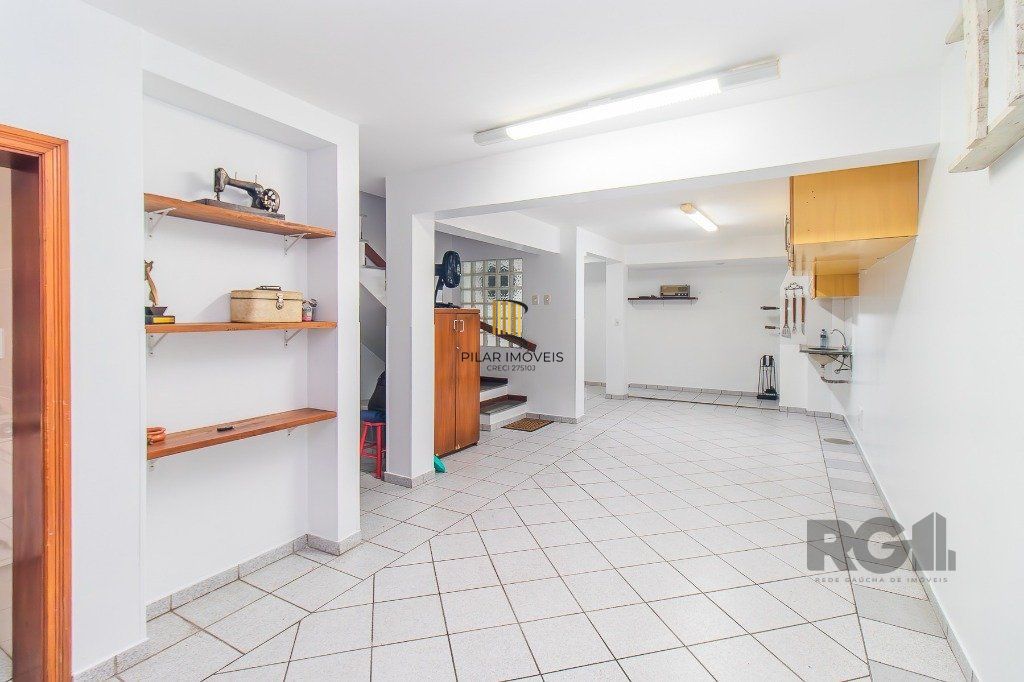 Belíssima casa em Condomínio com 3 dormitórios