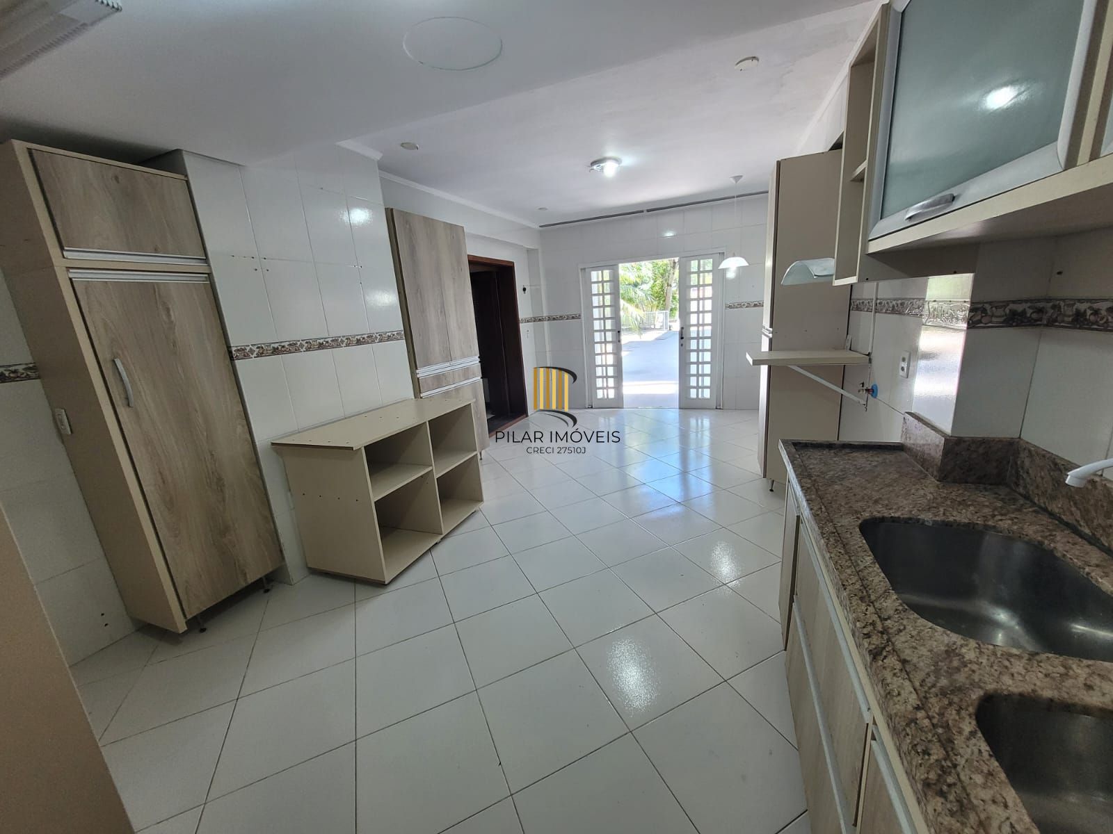 Casa no bairro Ipanema com 291 m² de área privativa e 8 garagens