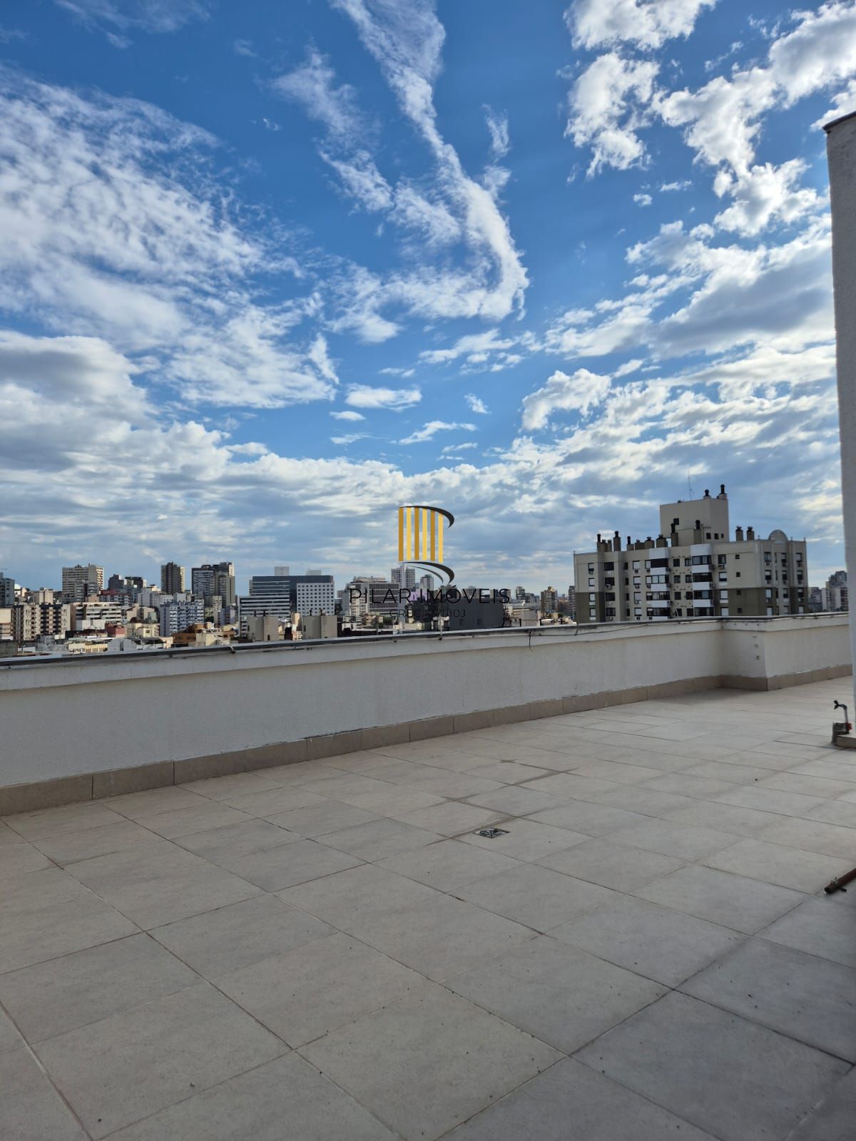 Apto 2D com dependencia completa na Cidade Baixa