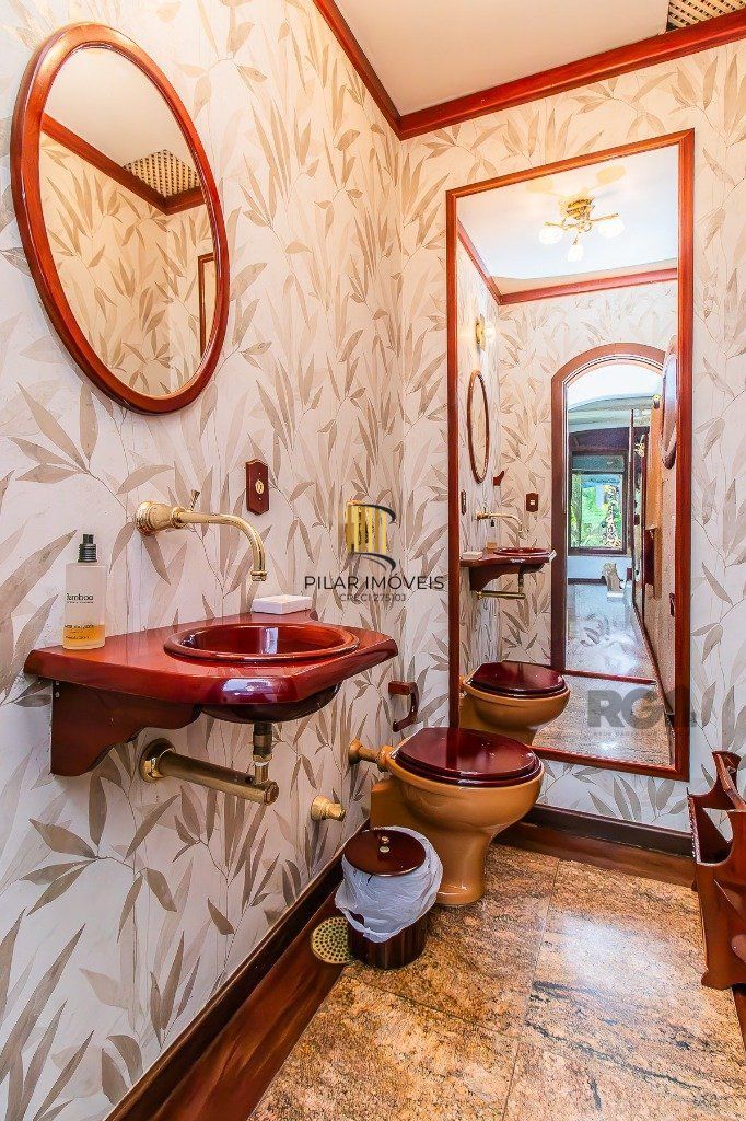 Casa com quatro quartos/dormitórios e muitos ambientes aconchegantes.