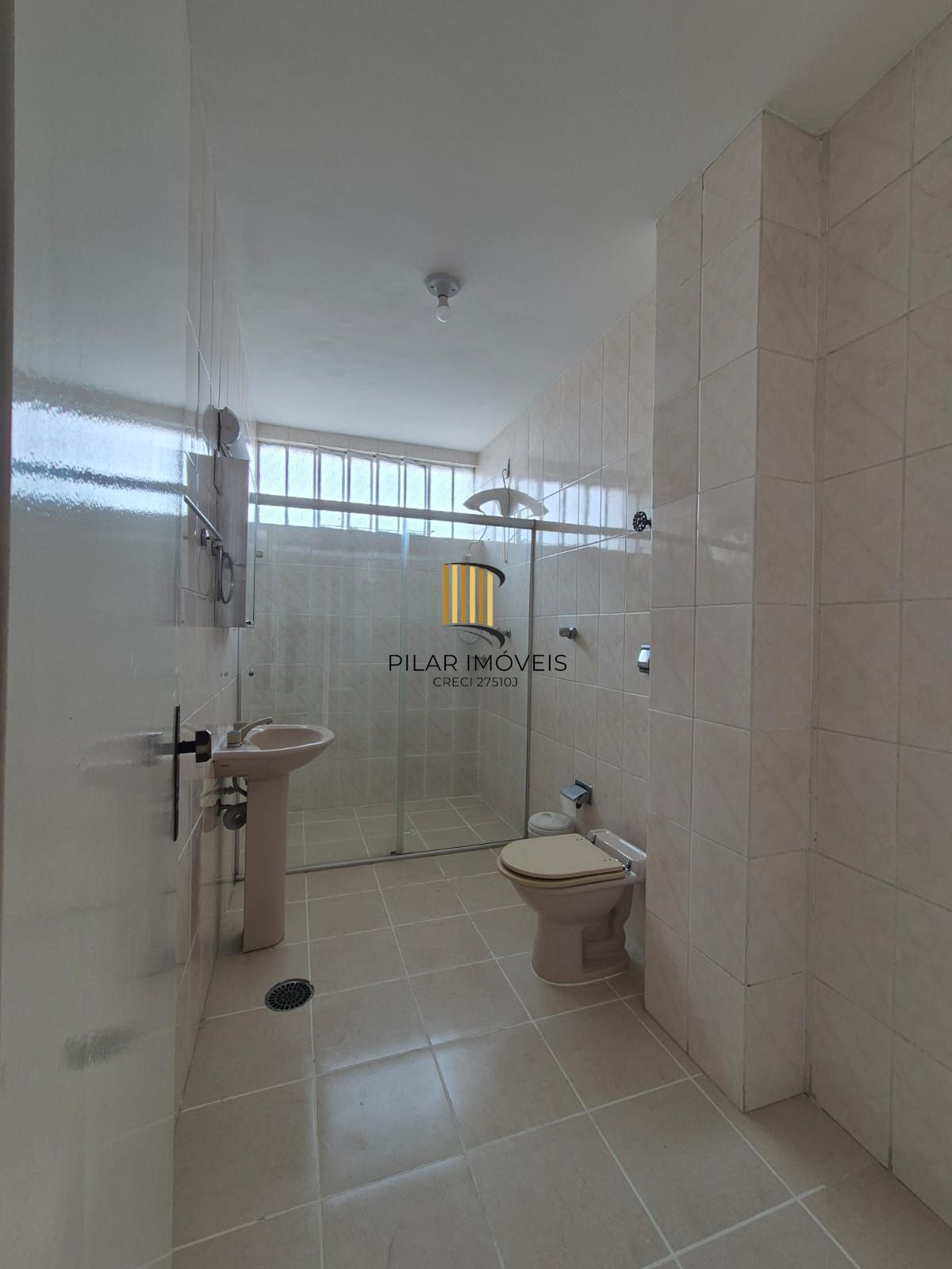 Apto 2D com dependencia completa na Cidade Baixa