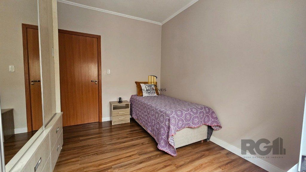 Casa 3 dormitórios, 5 vagas, 155 m² área construída, terreno 300m², Nonoai.