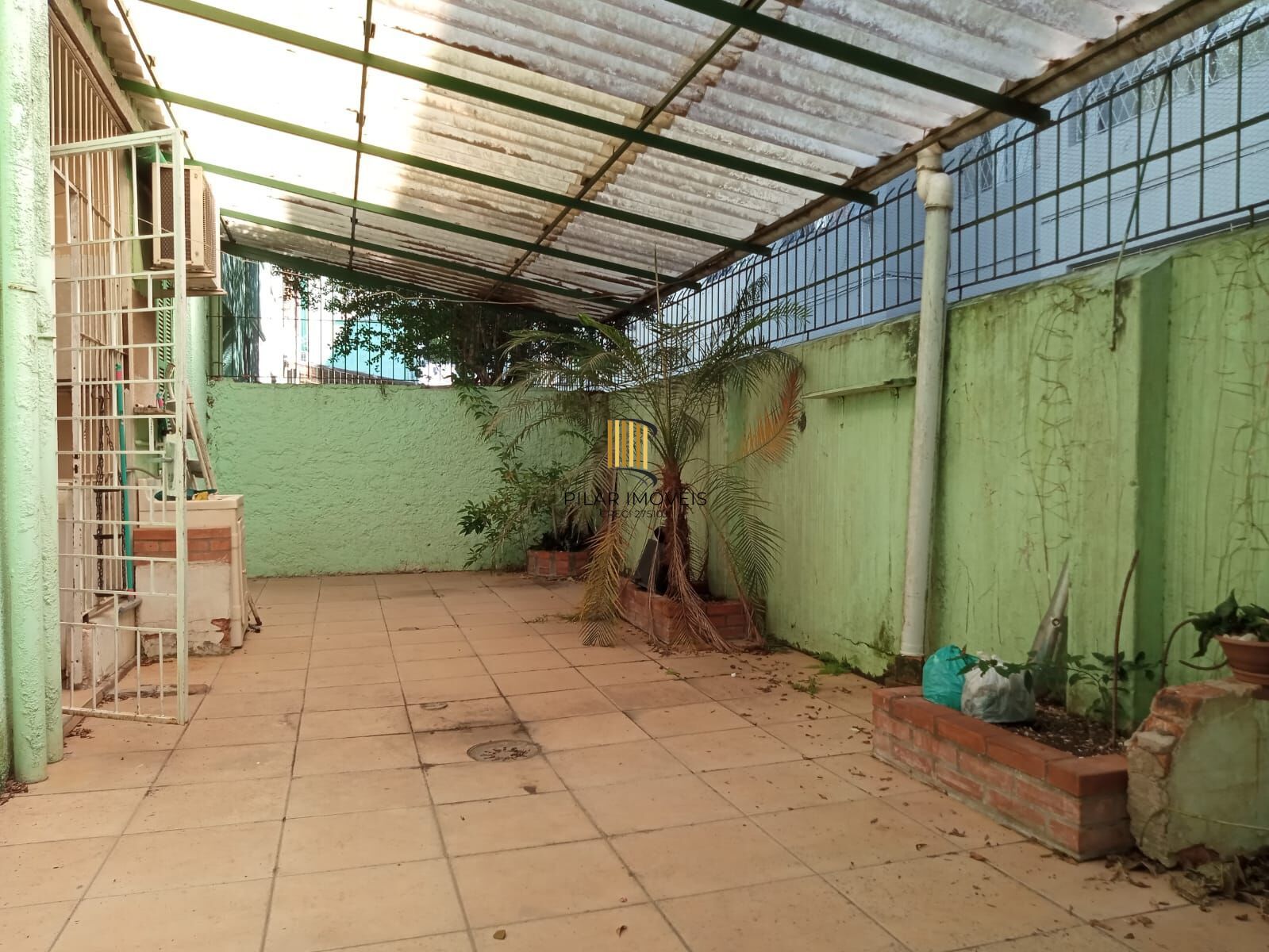 Apartamento um dormitório térreo com terraço lateral