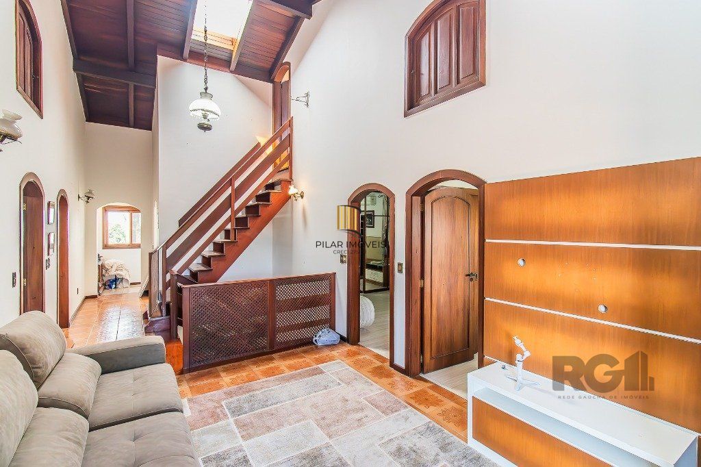 Casa com quatro quartos/dormitórios e muitos ambientes aconchegantes.
