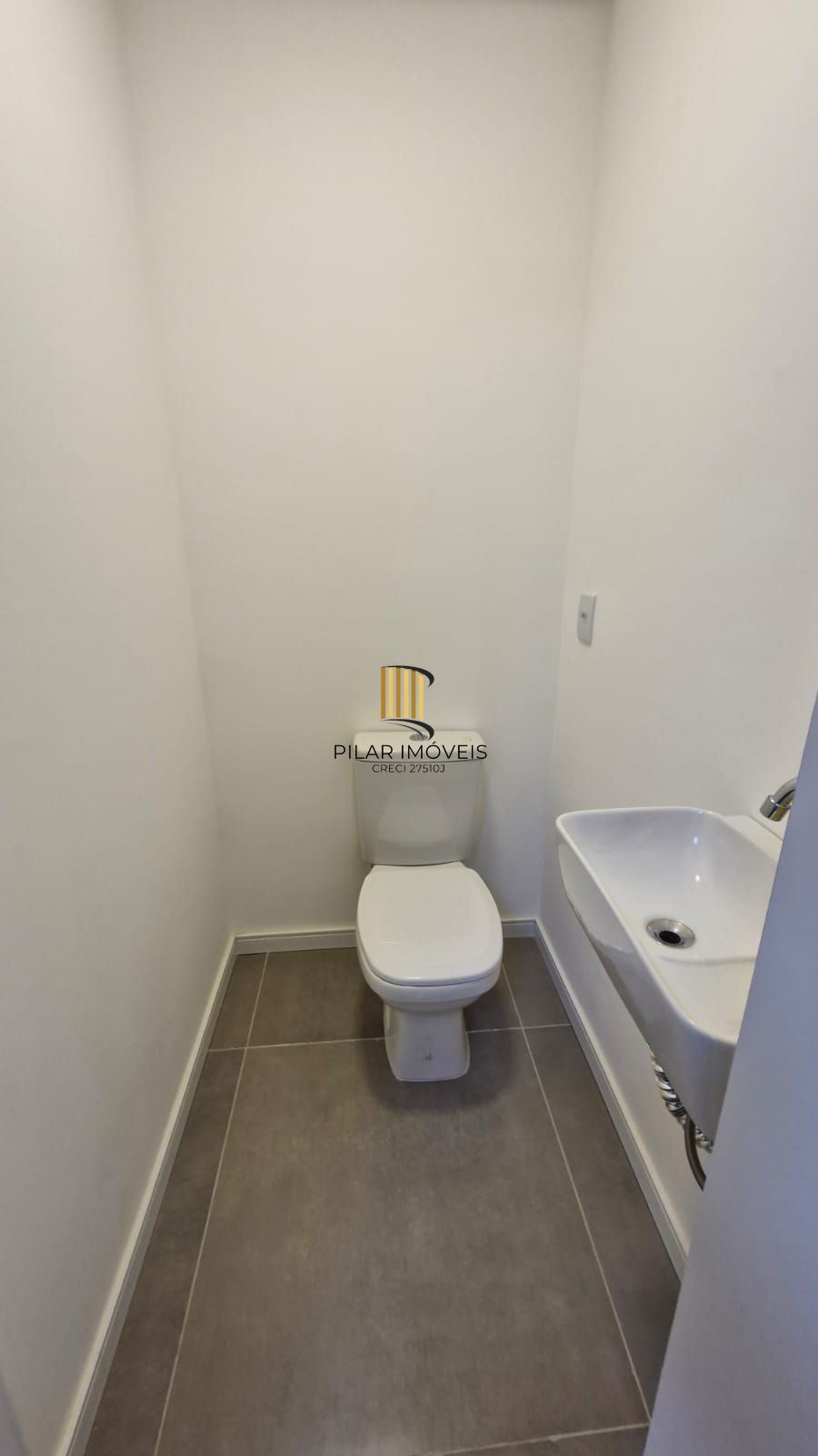 Apartamento todo reformado pronto para morar no Menino Deus