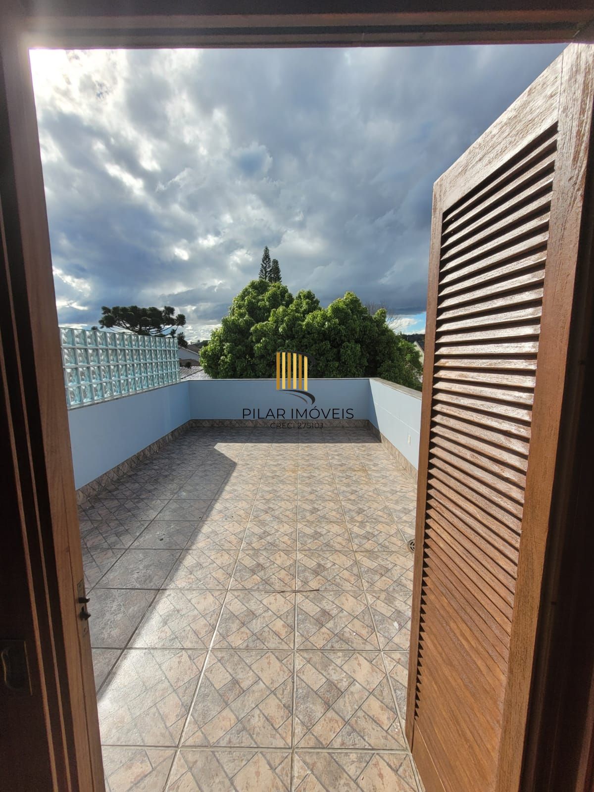 Casa no bairro Ipanema com 291 m² de área privativa e 8 garagens