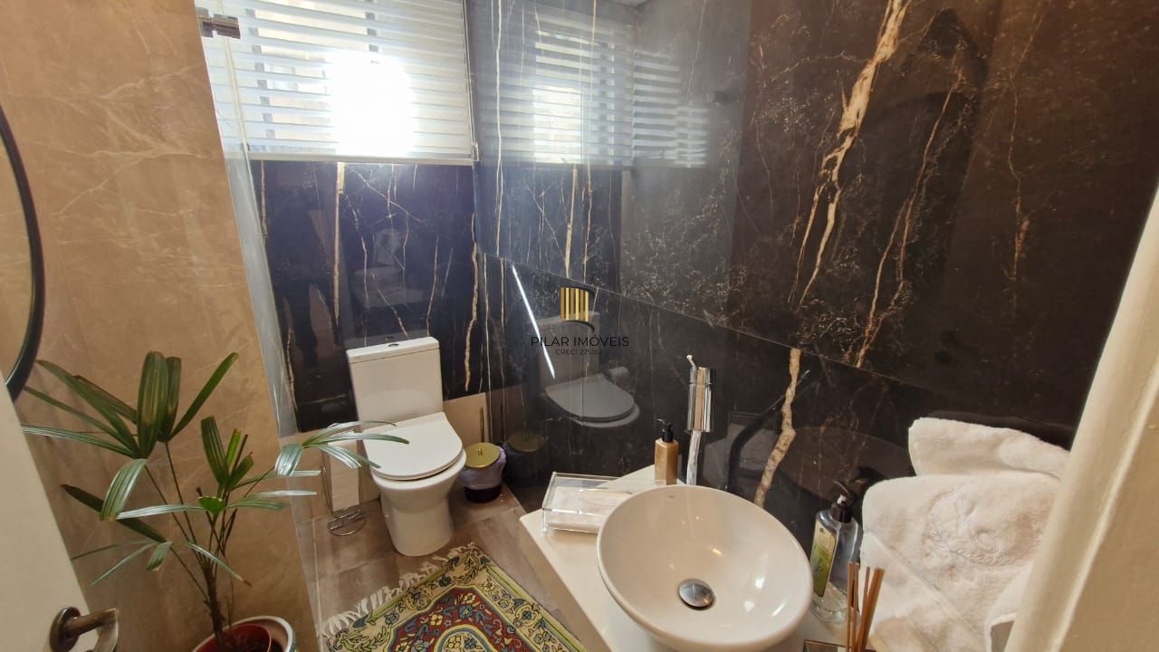 Apartamento de frente para o Guaíba/Parque Marinha do Brasil, com 3 dormitórios, 2 garagens cobertas