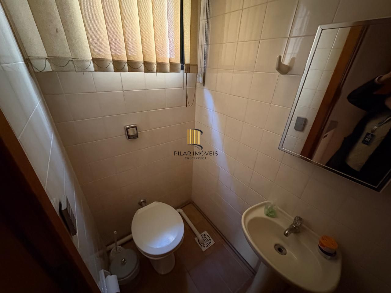 Sala/comercial 41,66 no Menino Deus