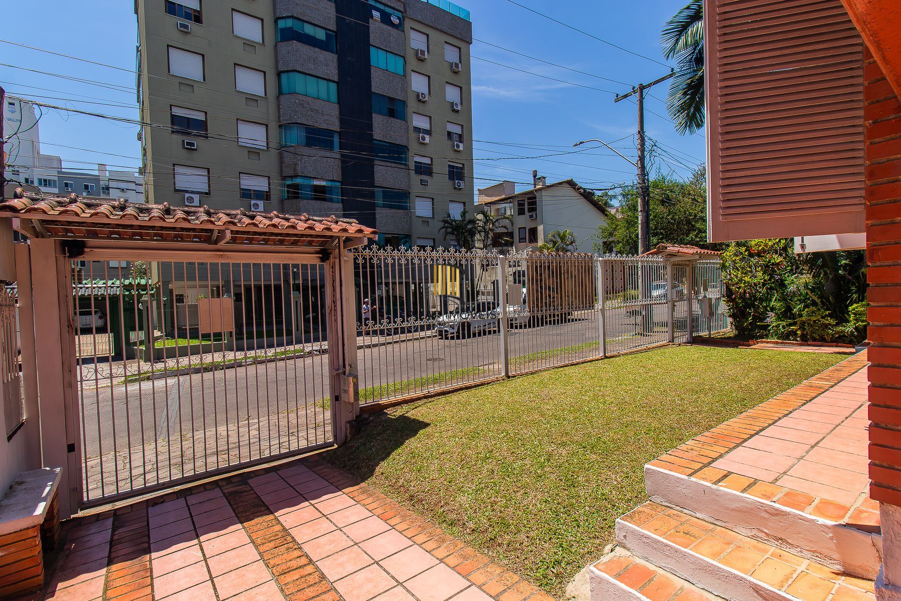 Casa com 5 dormitórios e muito mais