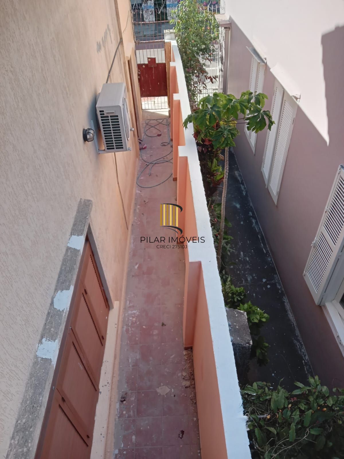 Ótima Casa com 4 Dormitórios no Bairro Cidade Baixa