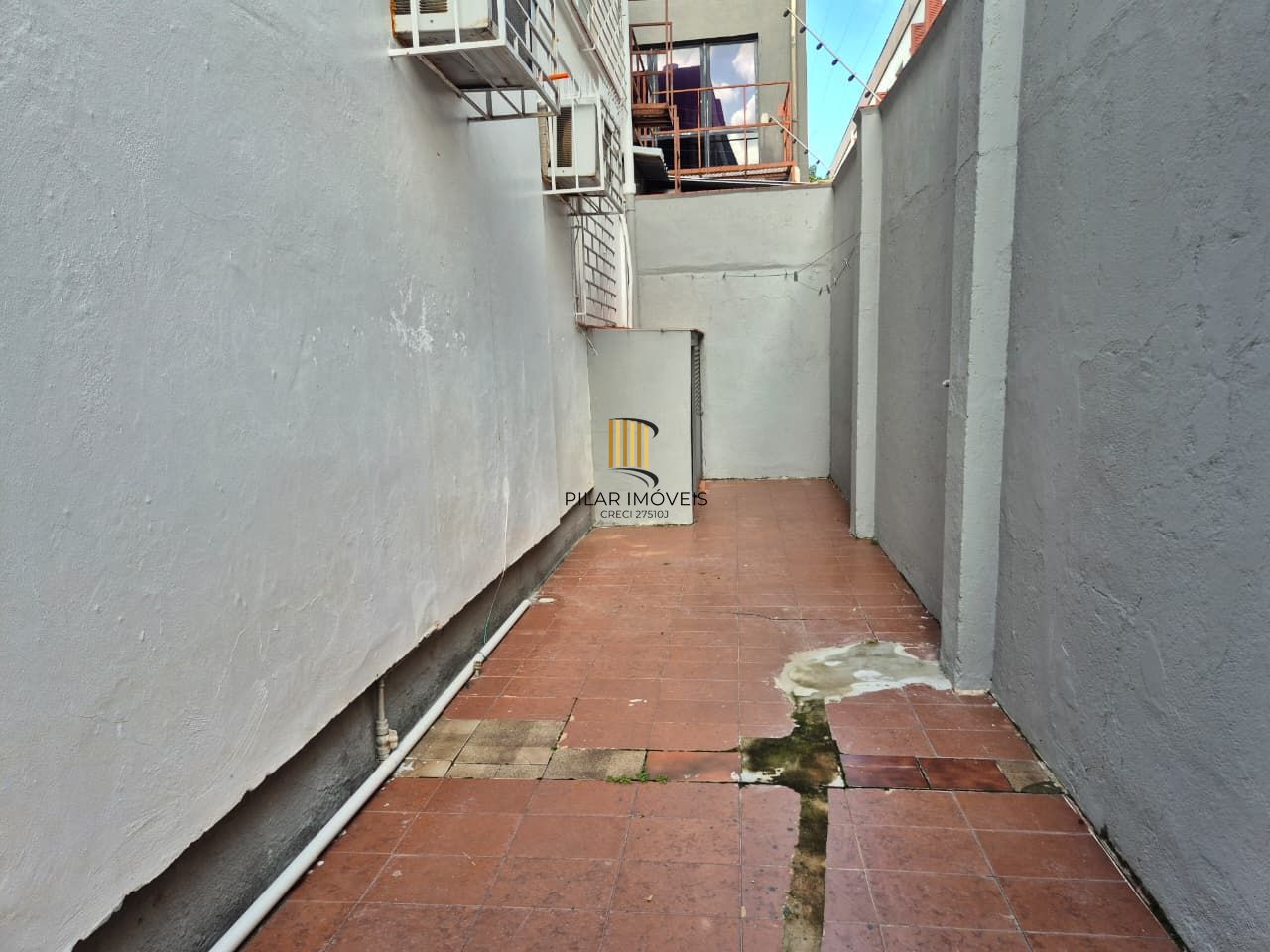 Casa comercial no miolo do bairro Menino Deus