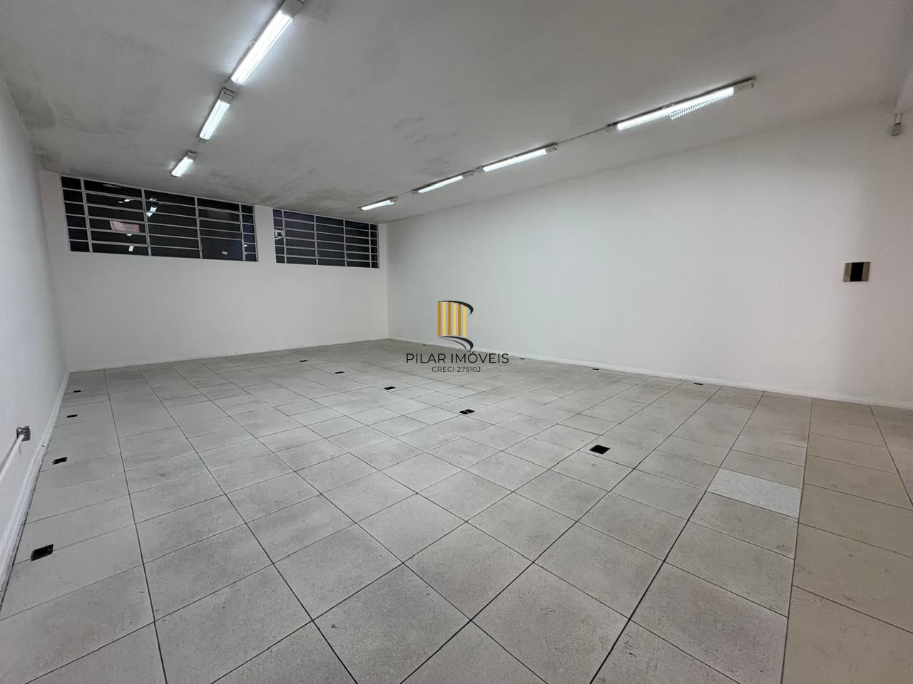 Sala comercial 822,66m² no centro de Porto Alegre