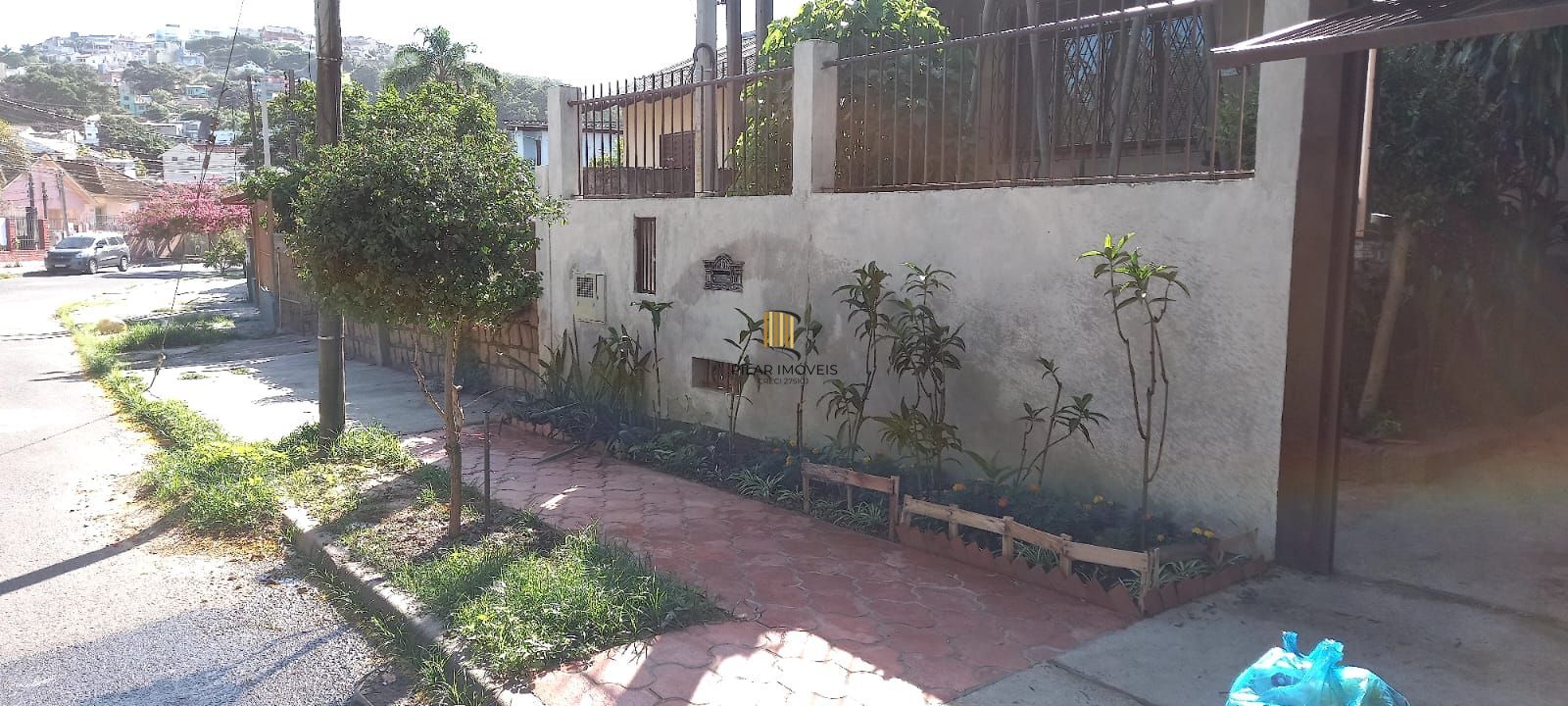 TERRENO  COM  CASA DE ALVENARIA