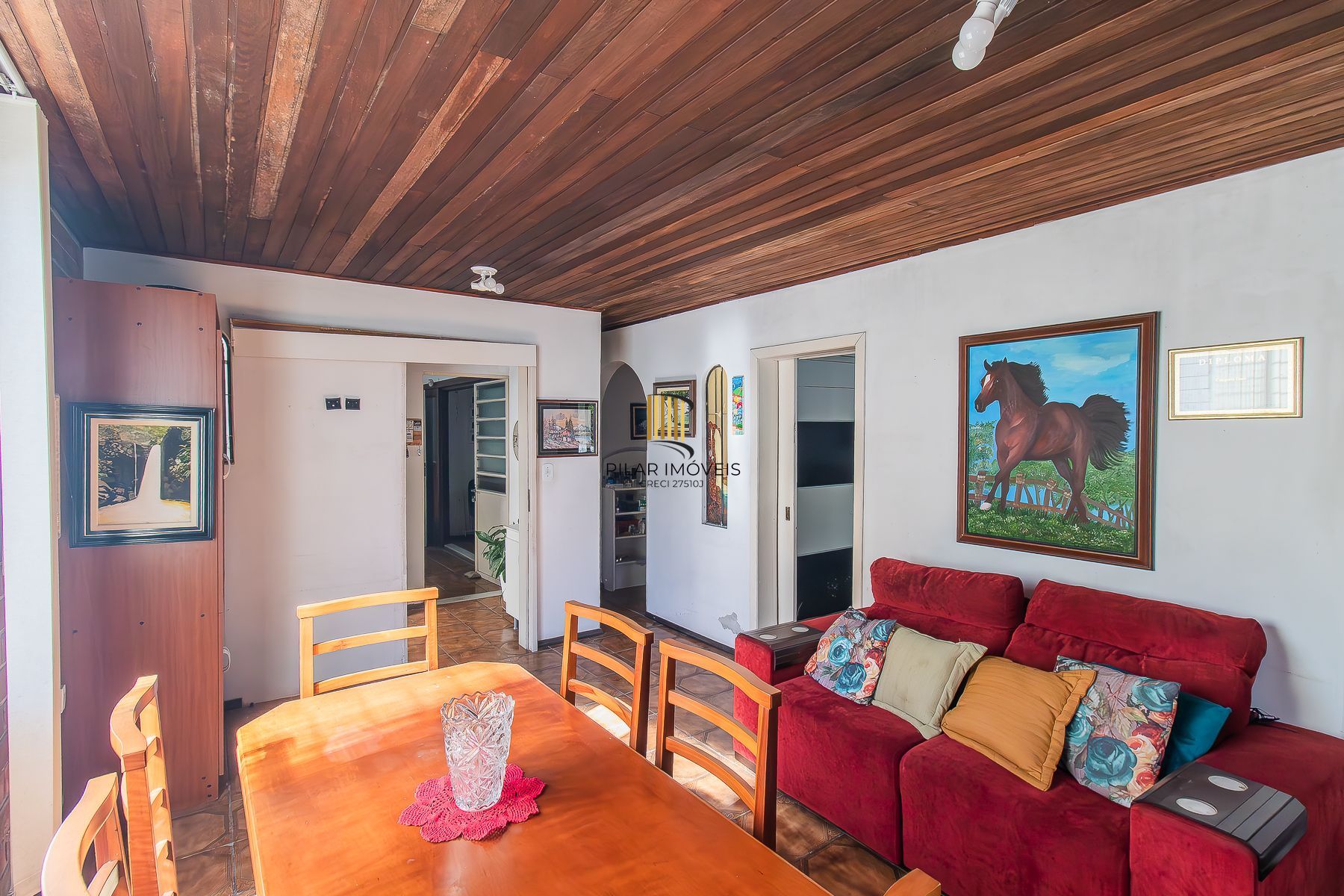 Casa 3 dormitórios, 5 vagas.