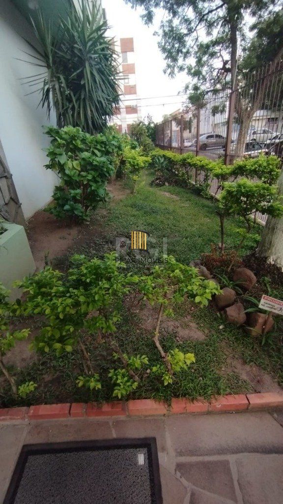 Apartamento de 2 dormitórios, 1 vaga de garagem coberta e escriturada.