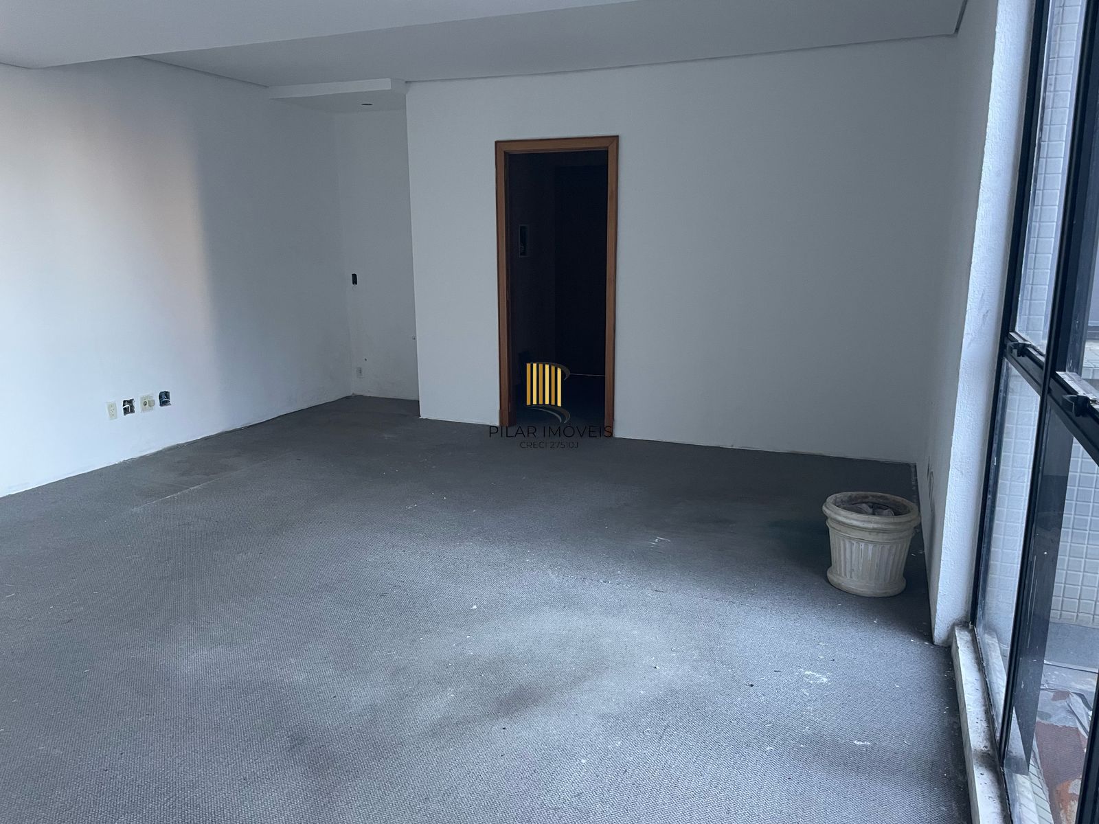 Sala Comercial de 48 m² com garagem, prédio com portaria presencial