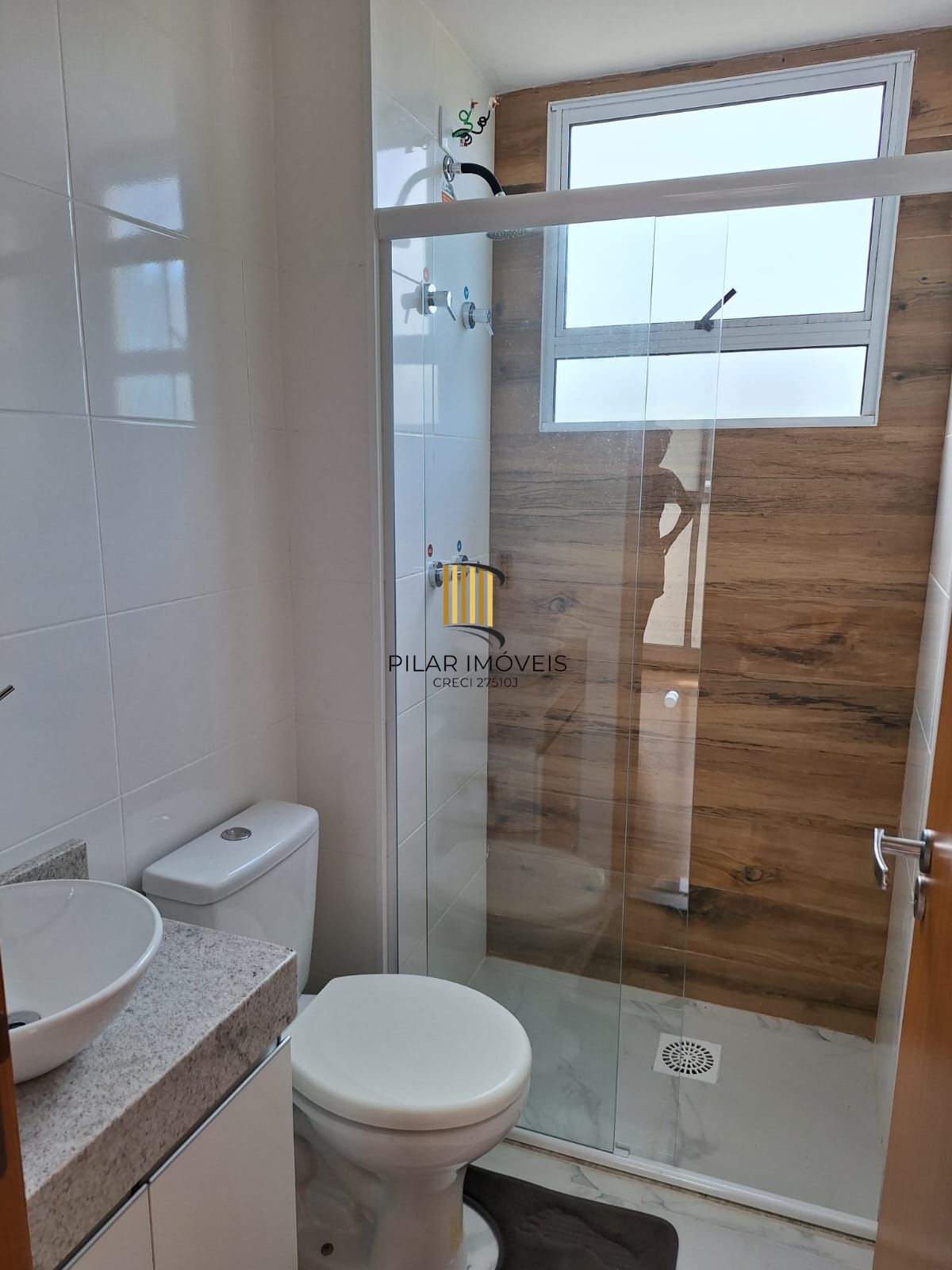 Apartamento 02 dormitorios com estacionamento privativo