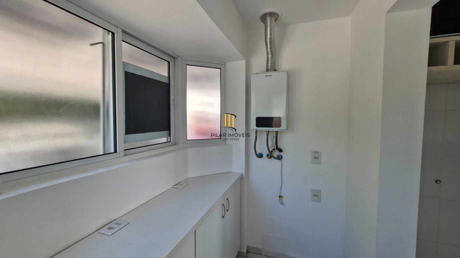 Casa em Condomínio fechado, 5 dormitórios sendo 2 suítes, 5 banheiros, 203 m² de área privativa, 2 garagem cobertas