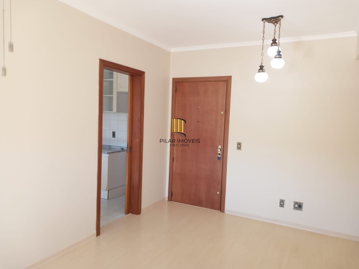 Apartamento dois dormitórios com  estacionamento Coberto