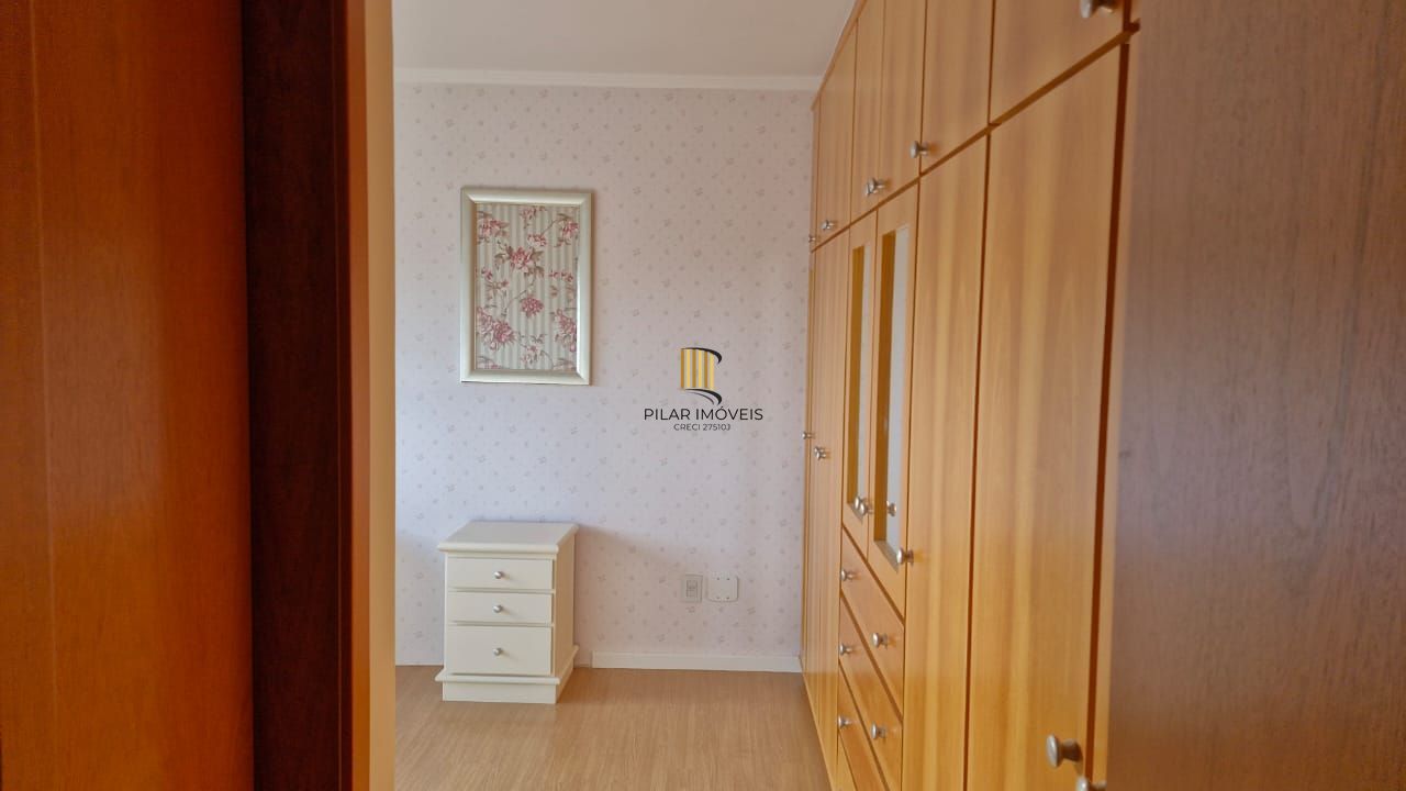 Apartamento impecável de frente no Menino Deus, 103,00 m² de área útil, 2 dormitórios, varanda integrada com churrasqueira, 2 garagens