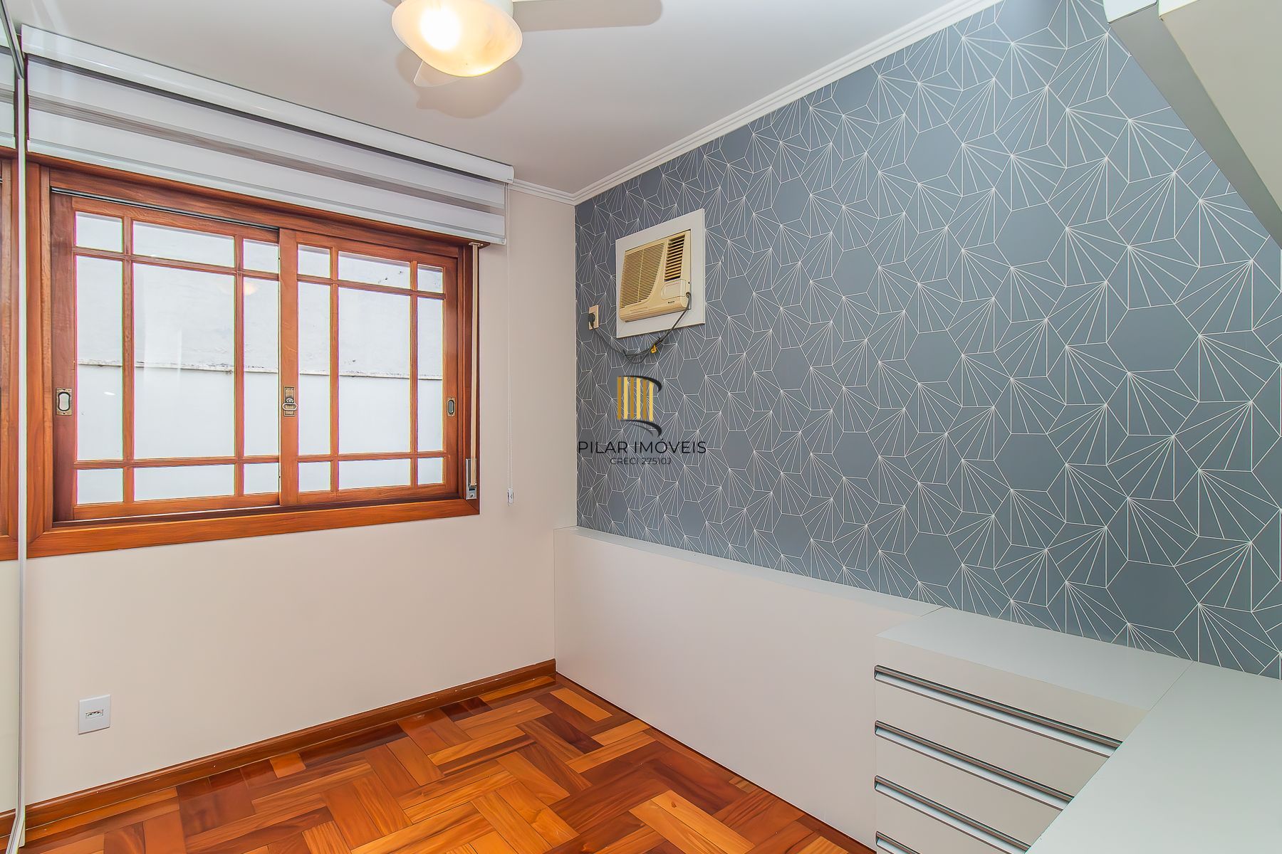 Apartamento semi mobiliado, impecável, com 126m² privativo.