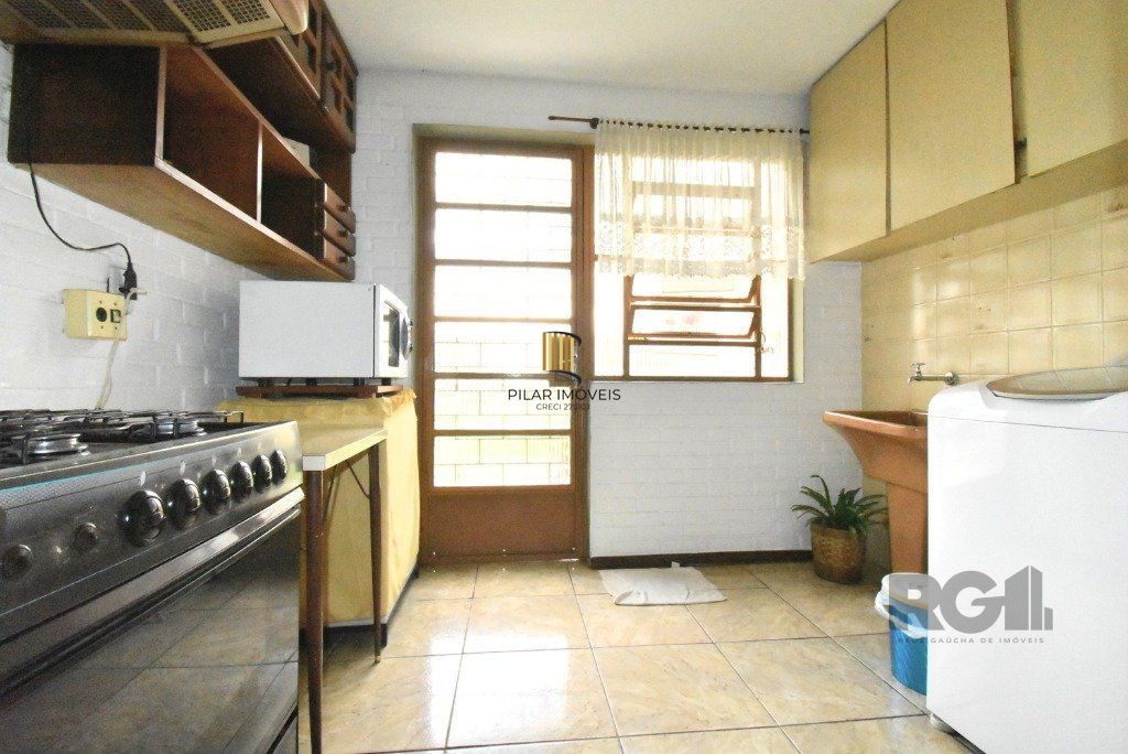 CASA - 5 dorms. -  3 vagas -  290 m² - MENINO DEUS