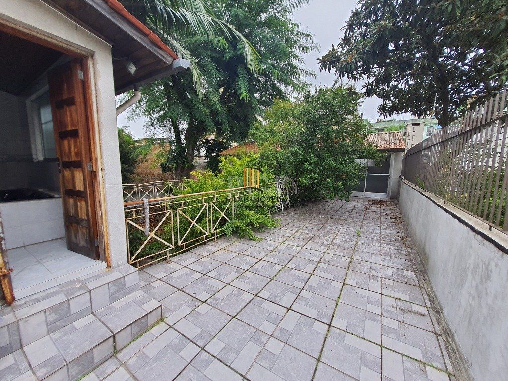 Casa para Venda - 300m², 3 dormitórios, sendo 3 suites, 5 vagas - Santana