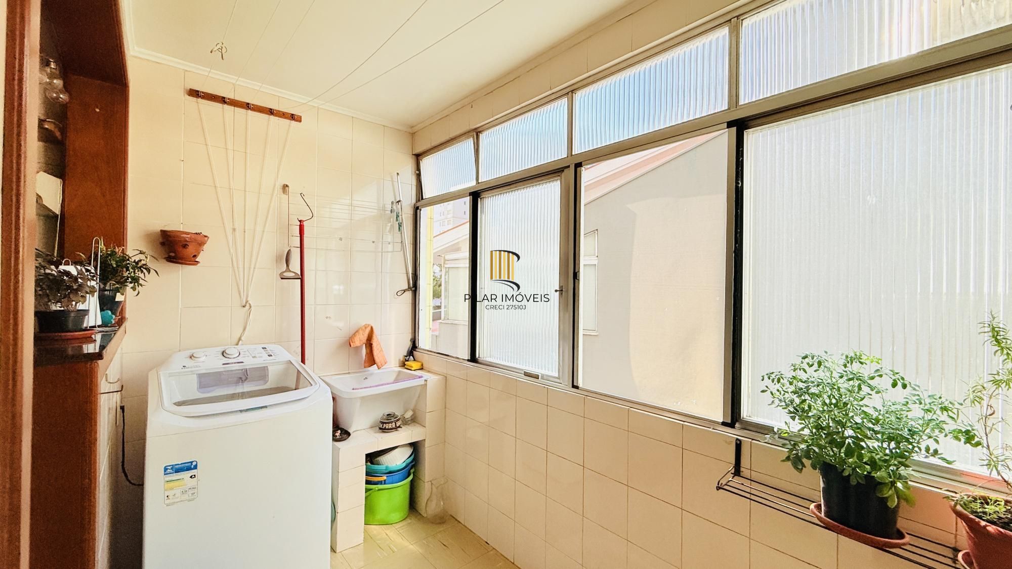 Apartamento com 3 quartos, 1 suíte,  à venda na Avenida Doutor Nilo Peçanha, 1121, Três Figueiras, Porto Alegre