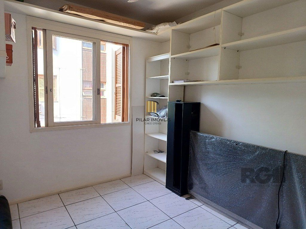 02 dormitórios com vaga.