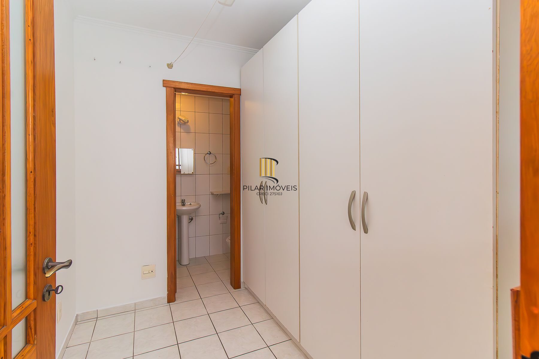 Apartamento semi mobiliado, impecável, com 126m² privativo.