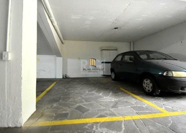 Apartamento de 2 dormitórios, 1 vaga de garagem coberta e escriturada.