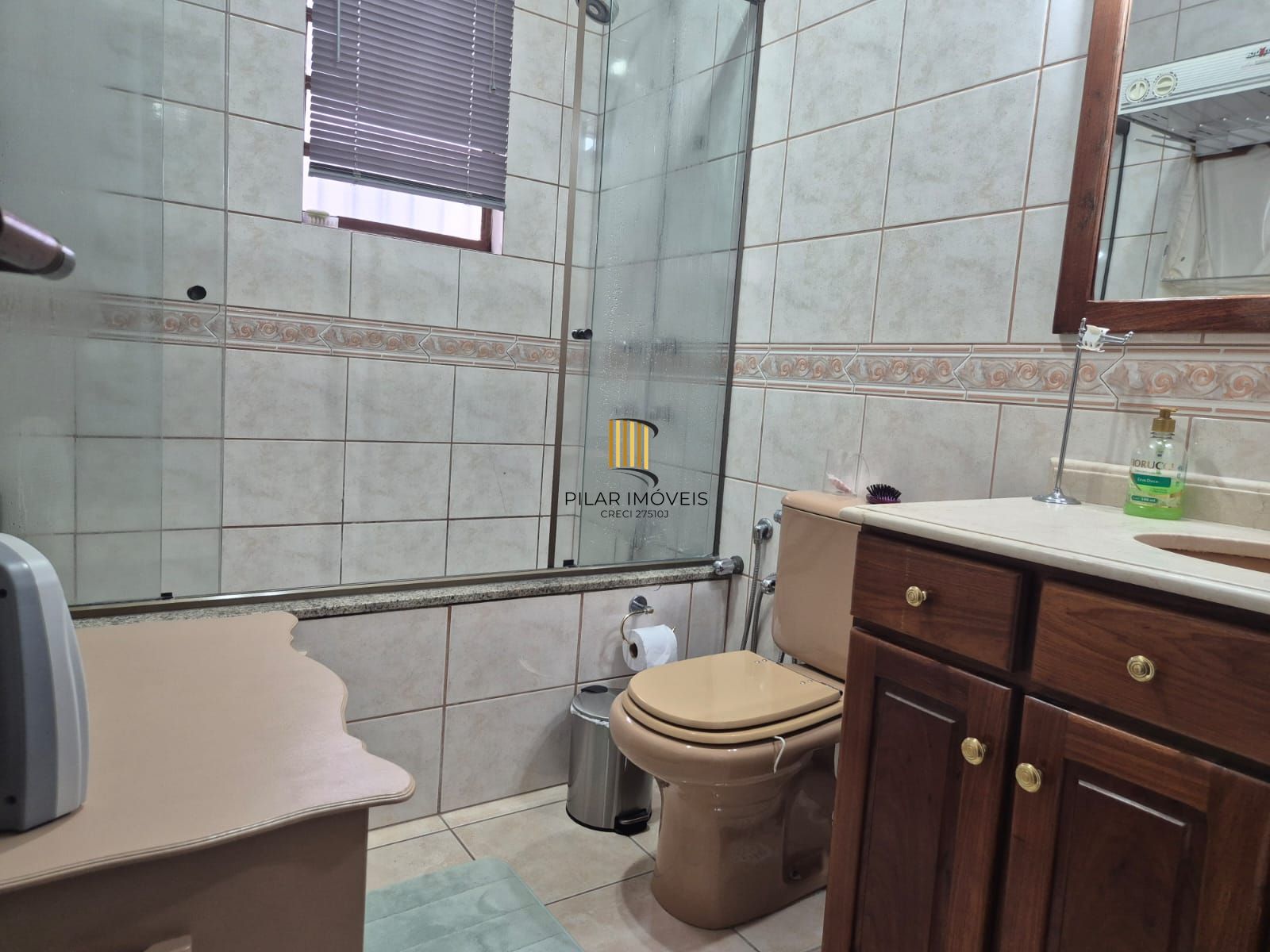 Terreno com 2 casas, totalizando 434,72m2. Excelente lotalização no coração do Menino Deus