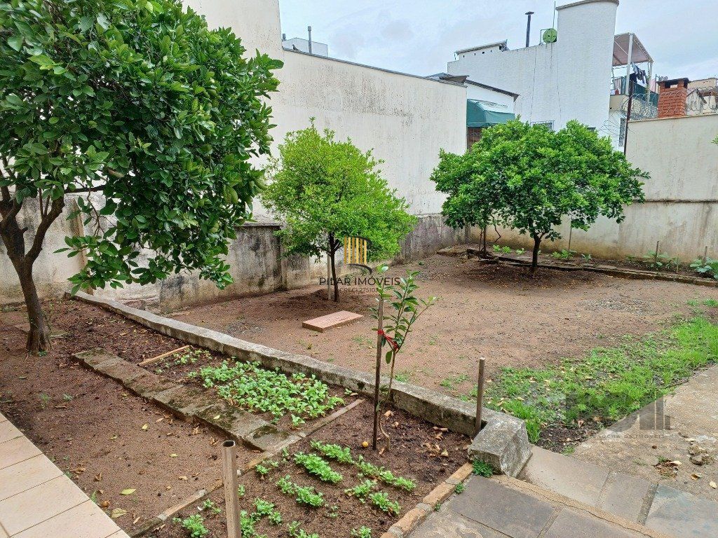Casa averbada, ampla e ensolarada!