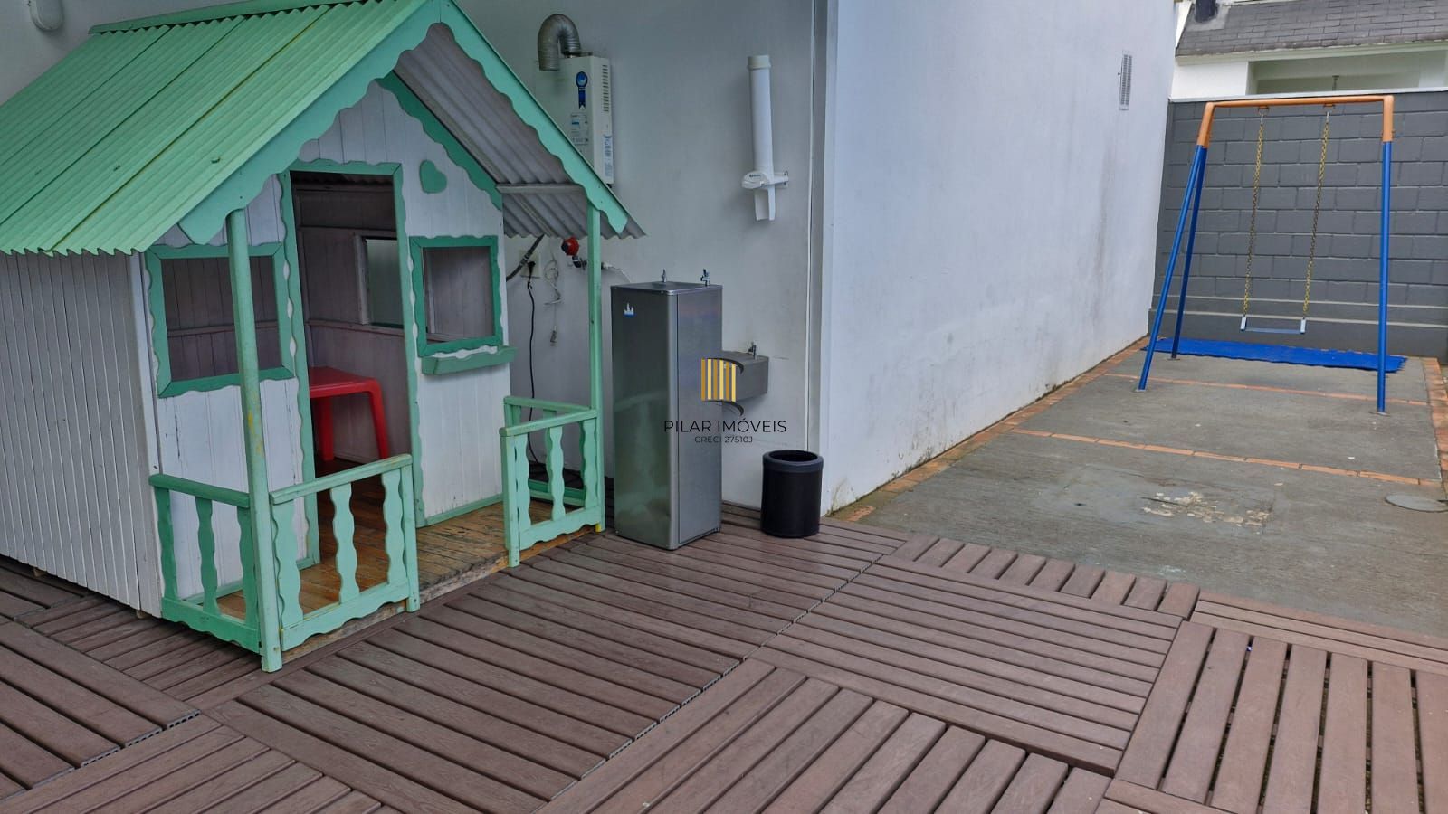 Casa em Condomínio fechado, 5 dormitórios sendo 2 suítes, 5 banheiros, 203 m² de área privativa, 2 garagem cobertas
