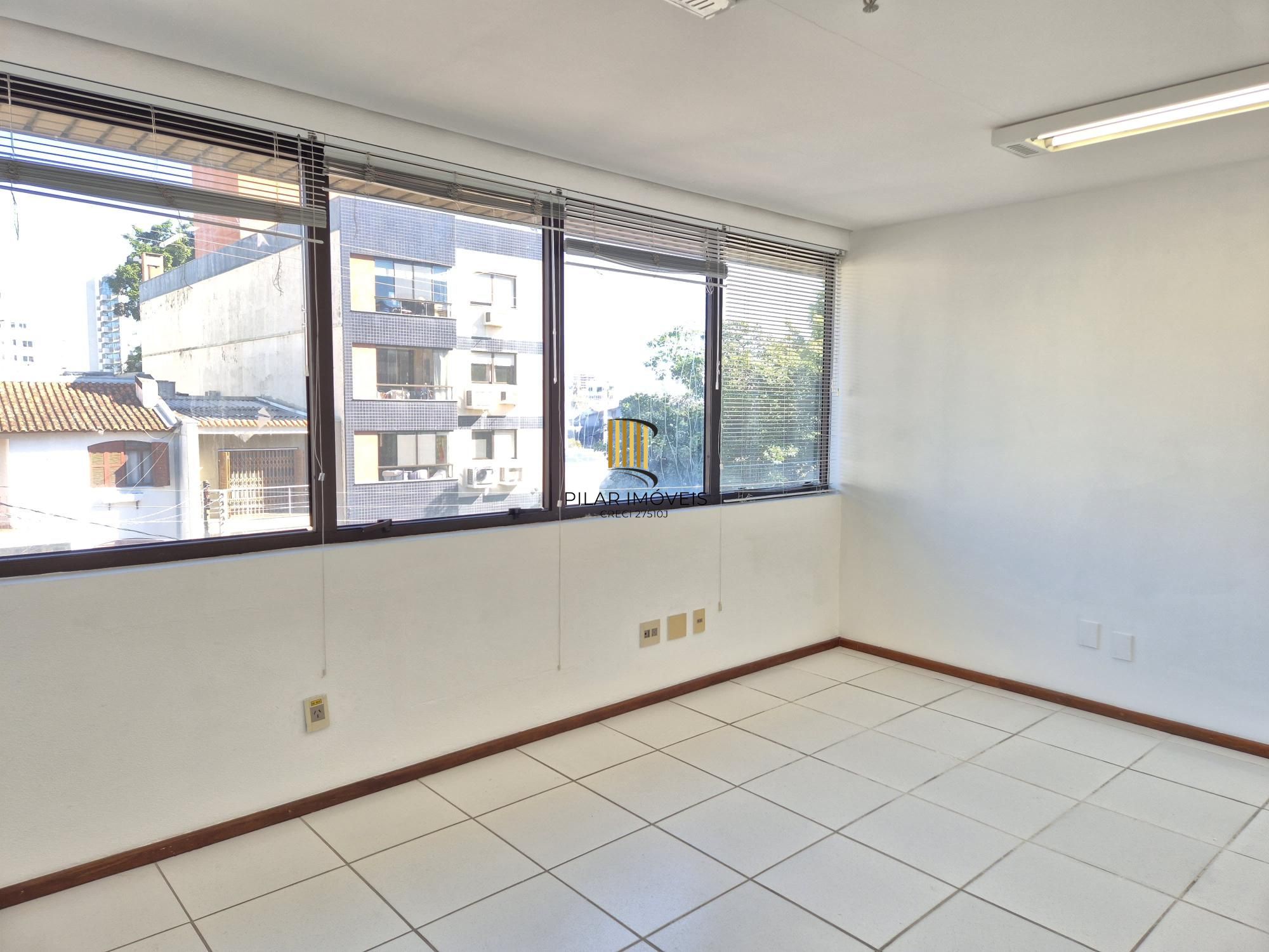 Sala com 6 divisórias e 2 vagas