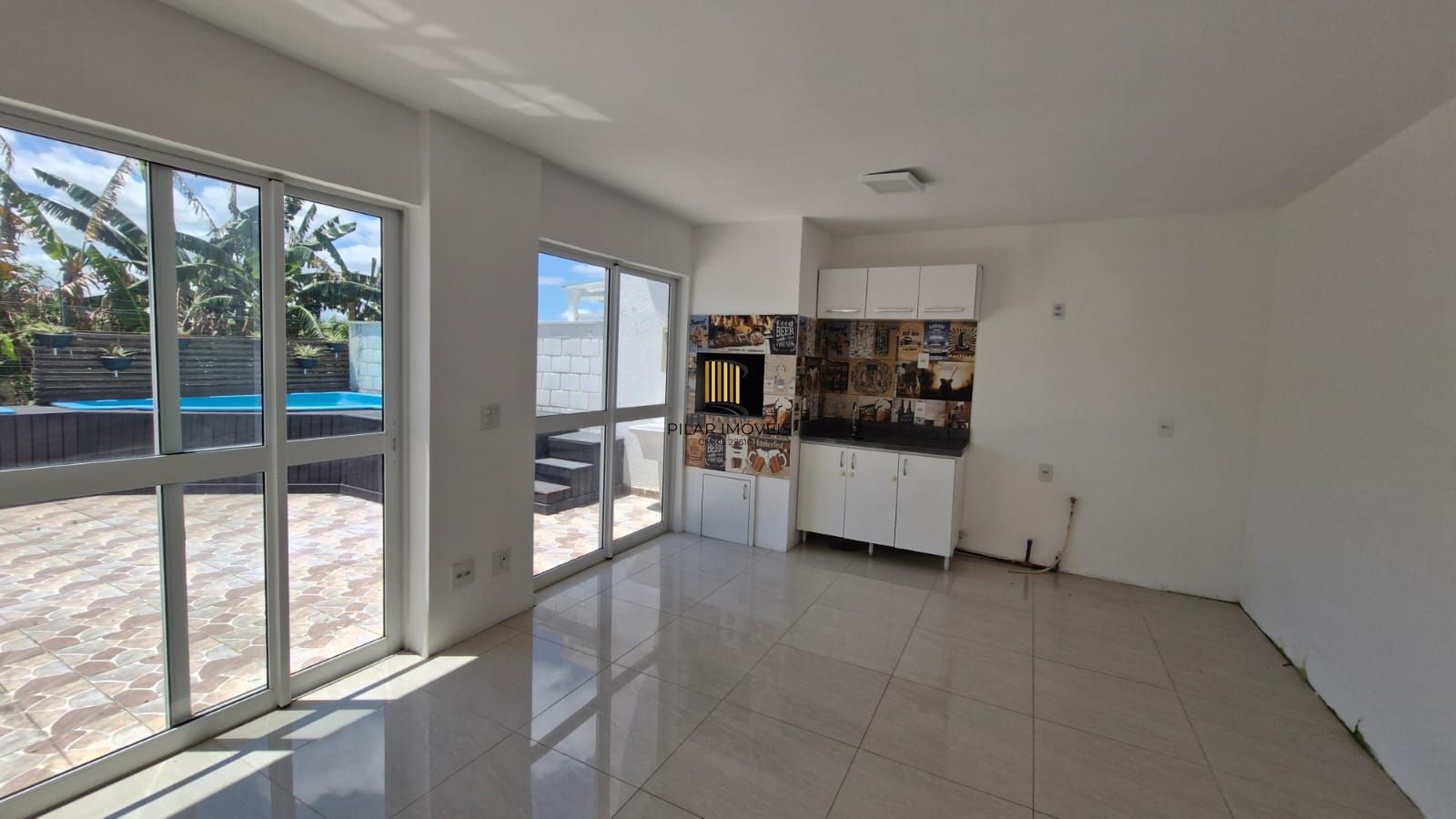 Casa em Condomínio fechado, 5 dormitórios sendo 2 suítes, 5 banheiros, 203 m² de área privativa, 2 garagem cobertas
