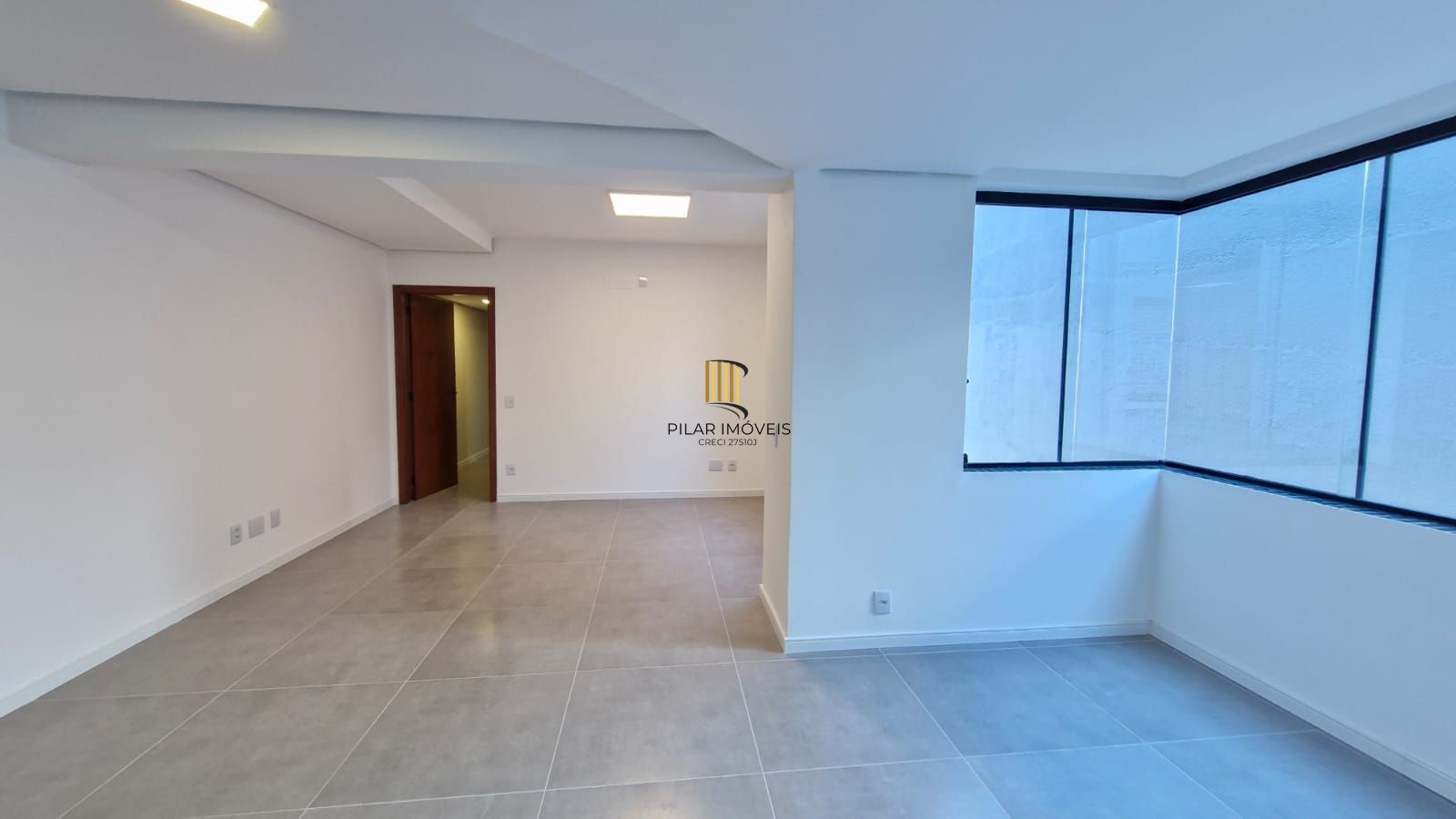 Apartamento todo reformado pronto para morar no Menino Deus