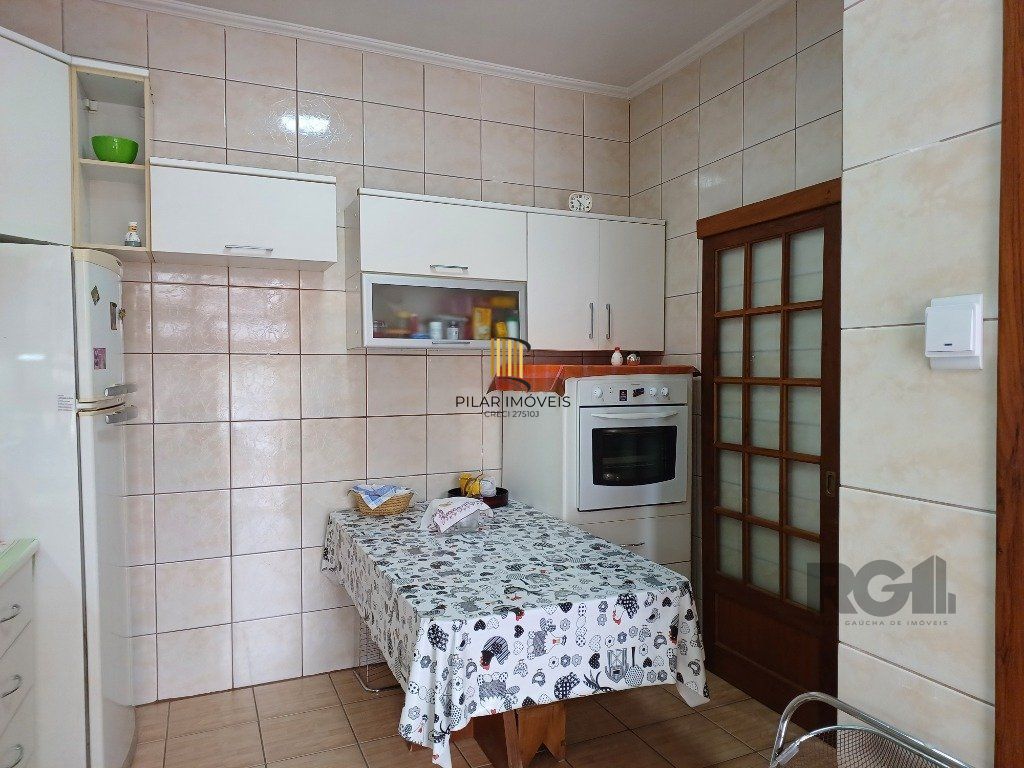 Casa averbada, ampla e ensolarada!