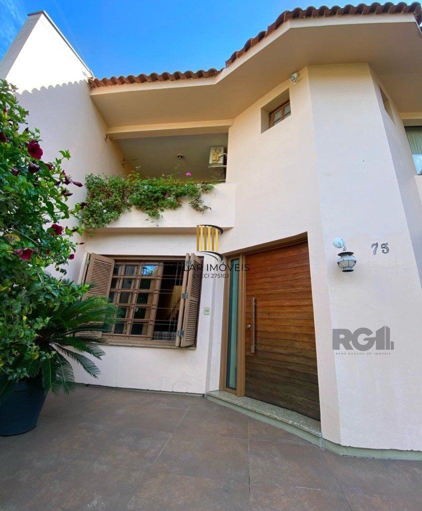 CASA - 4 dorms. -  3 vagas - 254,79 m² - SANTA TEREZA