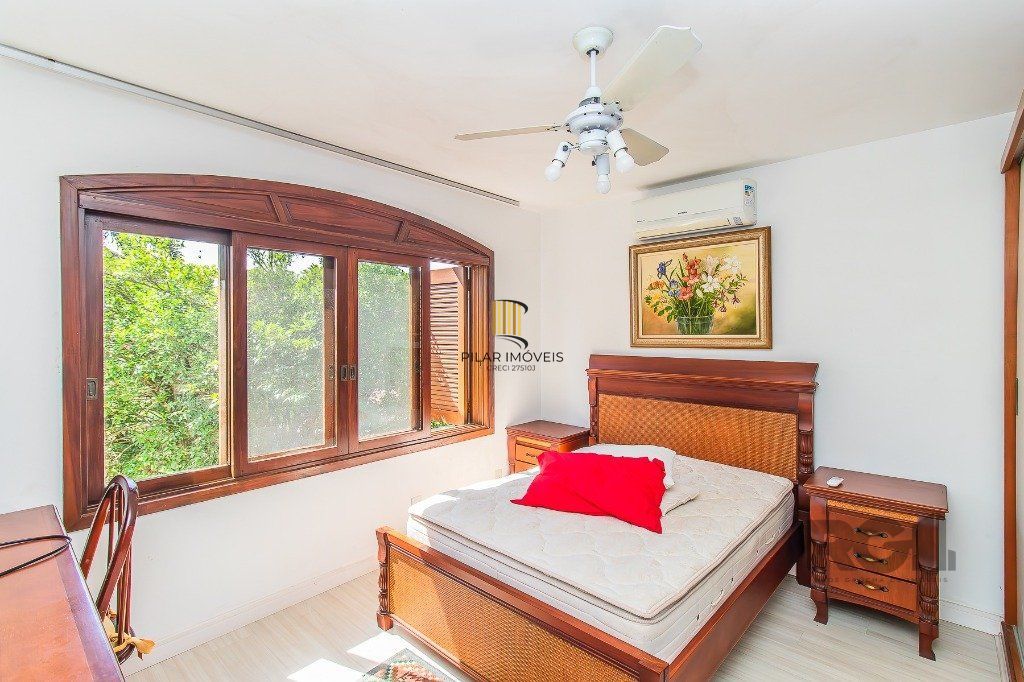 Casa com quatro quartos/dormitórios e muitos ambientes aconchegantes.