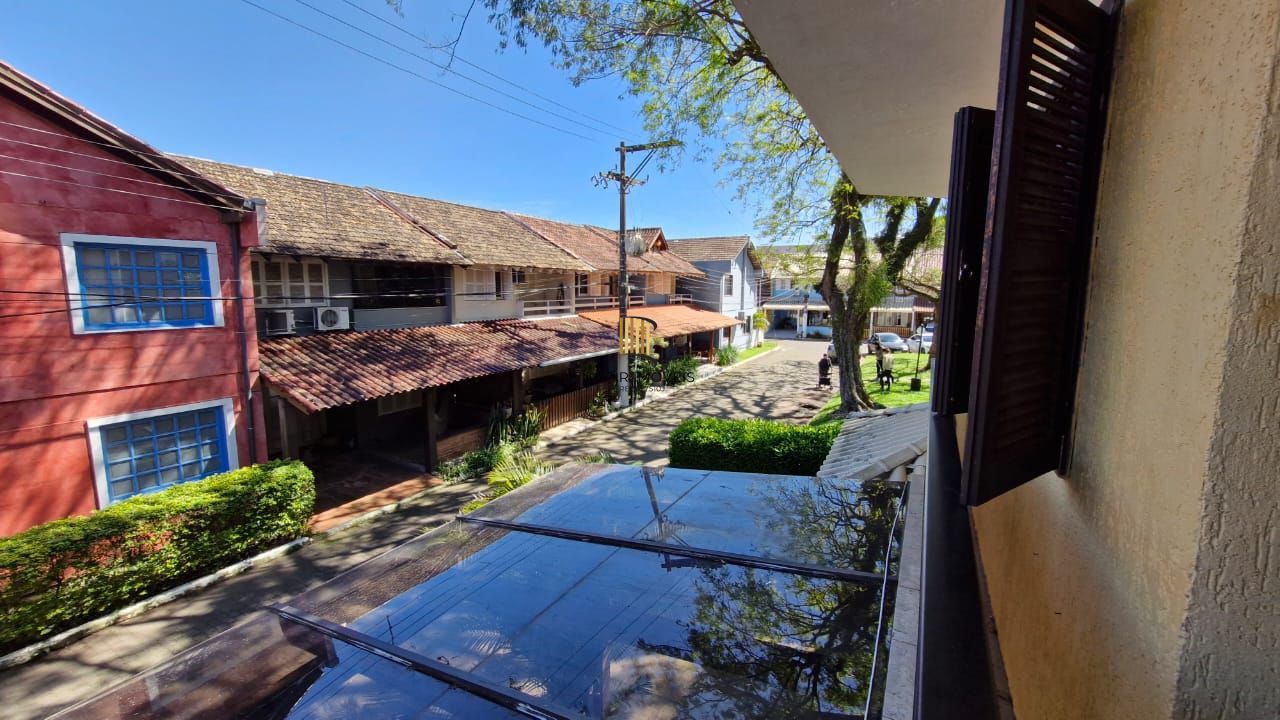 Casa em Condomínio Fechado em Ipanema com 4 dormitorios