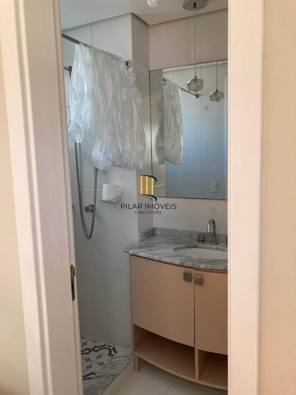 Apartamento 2 dormitórios com suíte e vaga coberta escriturada