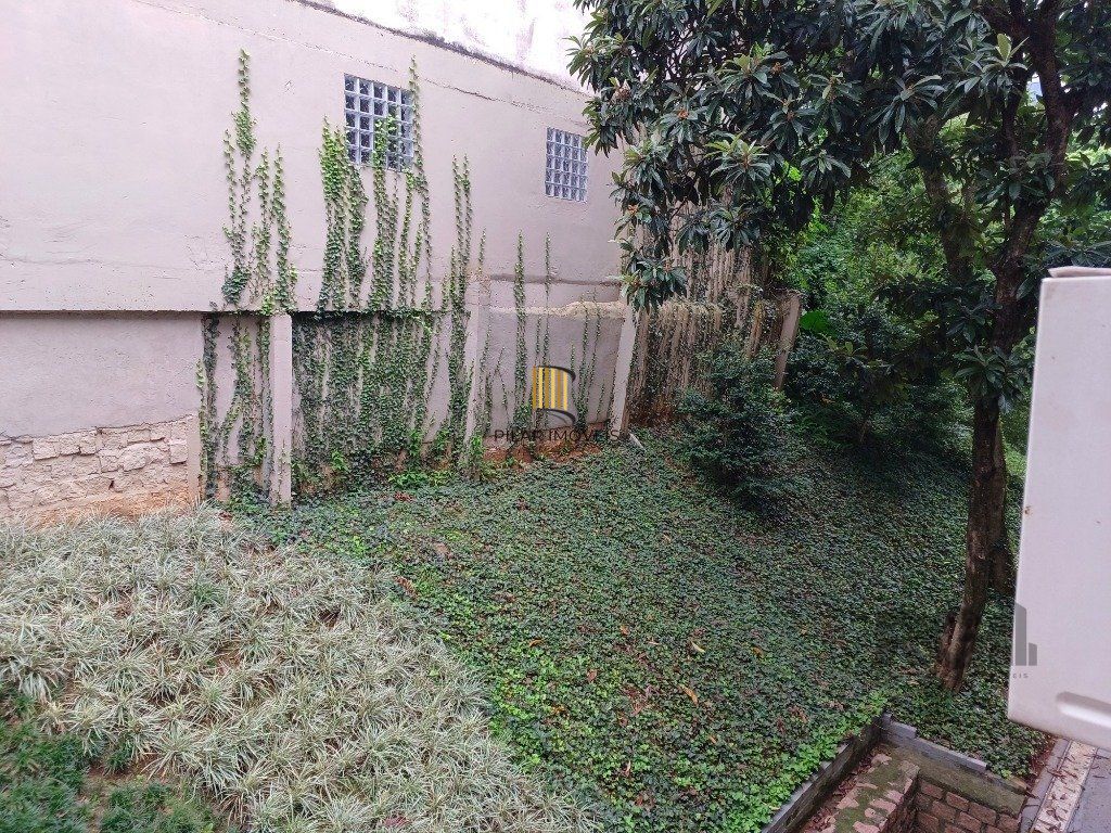 2D com dependência, ensolarado e ventilado.