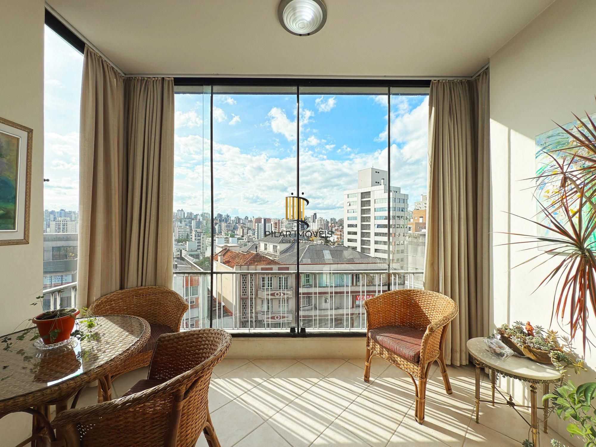 231,8 m², 3 dormitórios com suíte, 1 vaga
