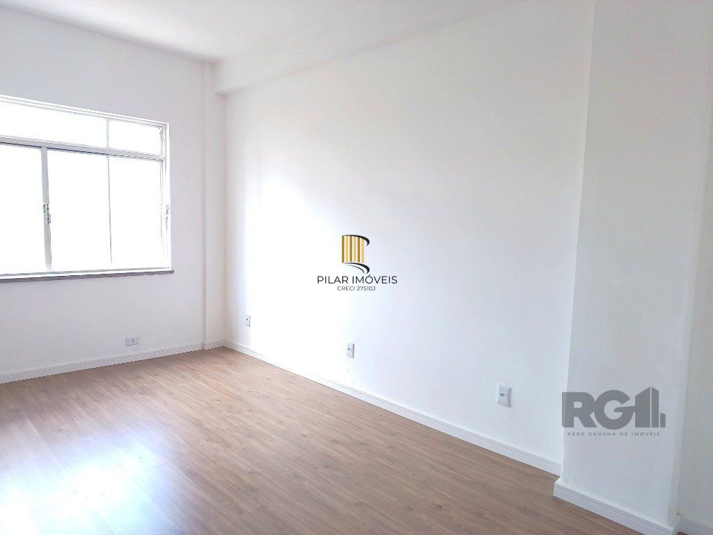 Sala desocupada, reformada - Pilar Imóveis