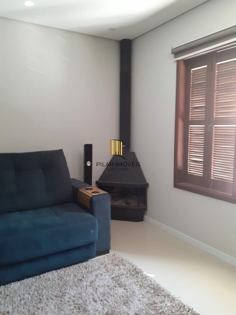 Casa quatro dormitórios ( 1 suíte) garagem ( 2 carros)
