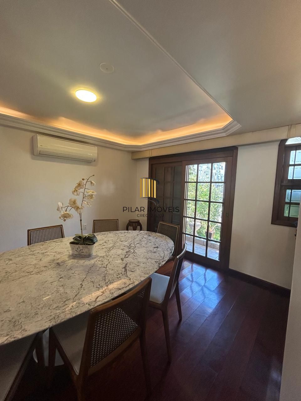 CASA -4 DORM. -com 2 suítes - 3 BOX- 297,18 m² - MENINO DEUS